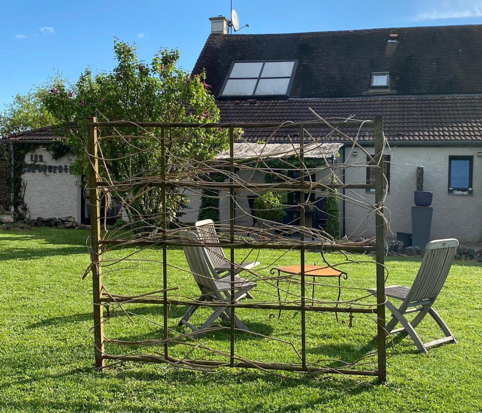 Gite Et Studios Les Barongeres Farges-les-Chalon Exterior foto